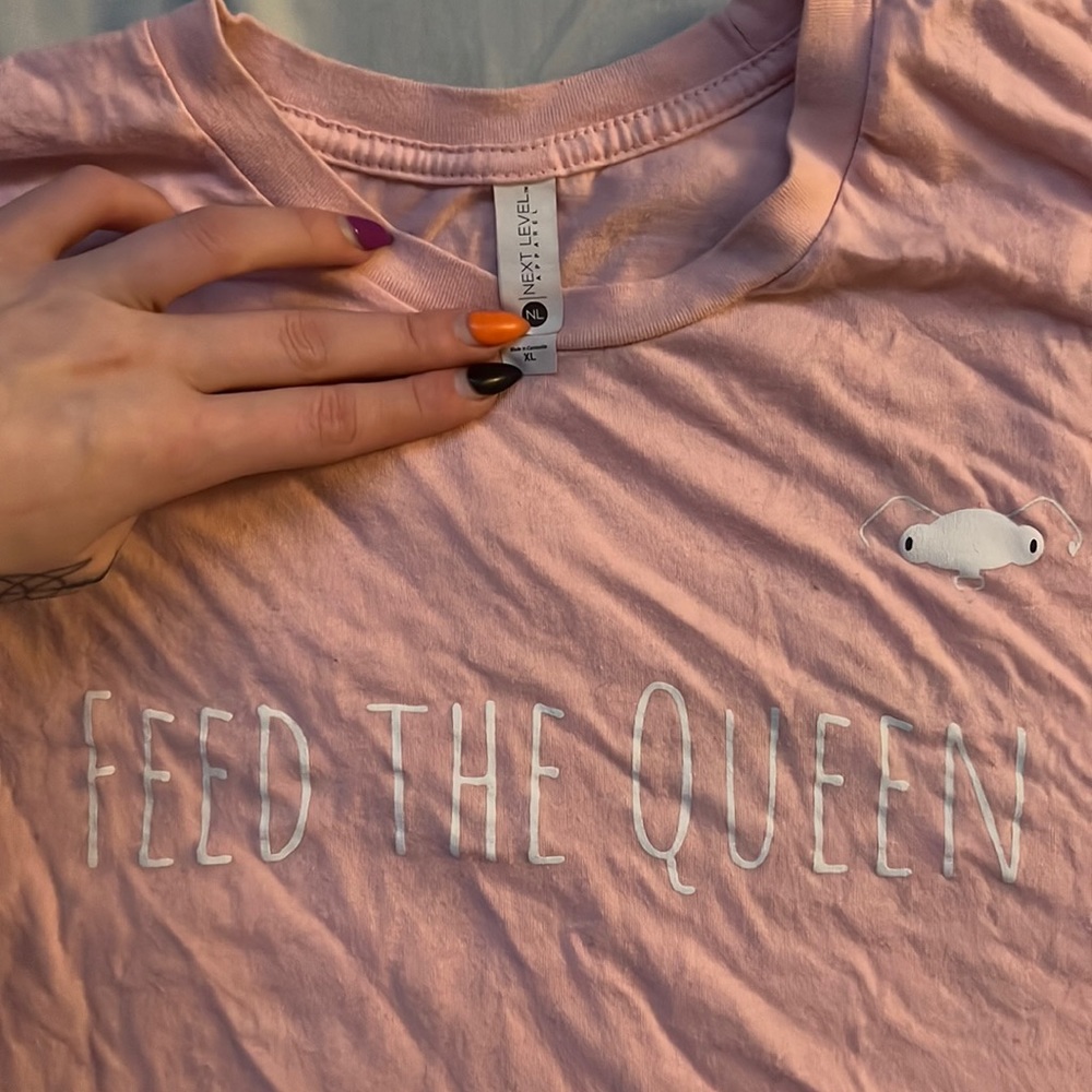 Feed the queen Fb shirt